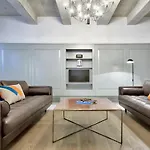 10 Strait Street