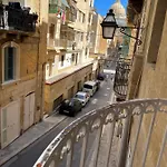 Traditional Townhouse In The Hearth Of Valletta