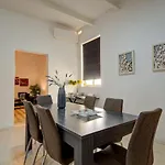 Valletta 2 Bedroom Sleeps 6 Apartment Walking Distance To Centre And The Sea