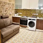 City Centre Pied-A-Terre Near Food Market And Walking Distance To Bus Terminus