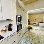 Cozy Charming Apartment In Old Bakery Street