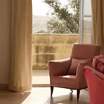 Penthouse W/ Unique Harbour View