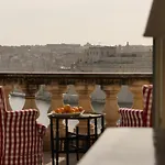 Penthouse W/ Unique Harbour View