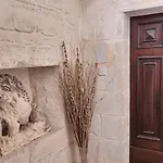 Servants\' Quarters Studio Apartment
