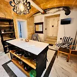 Charming Townhouse Prime Area Valletta