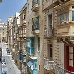 Traditional 2Br Stylish Townhouse With Maltese Balcony - Close To Triton Fountain Valletta, Sliema & Saint Julians