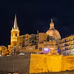 Valletta Waterfront Villa With Pool And Jacuzzi