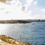 Cosy 1Br Home In The Heart Of Vibrant Valletta By 360 Estates