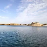 Seafront Apartment In Valletta