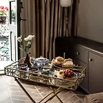 1926 La Galerie Boutique Art Suites