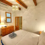 Magestic Palazzo, Jacuzzi On Roof Terrace Goval-3