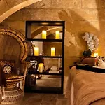 66 Saint Paul\'S & Spa