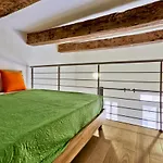 Charming Valletta 1 Bedroom Apartment Off Republic Street Sleeps 4