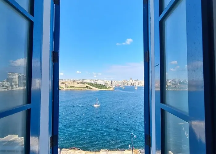 Extraordinary Views In A Holiday Home In Valletta