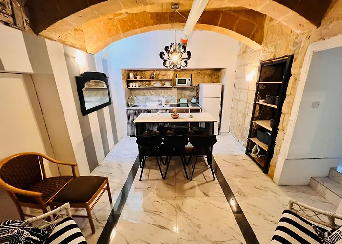 Cozy Charming Townhouse Prime Area Valletta