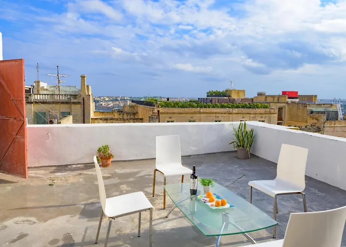 Stylish Valletta 1 Bedooom Penthouse With Terrace In The Centre With Views