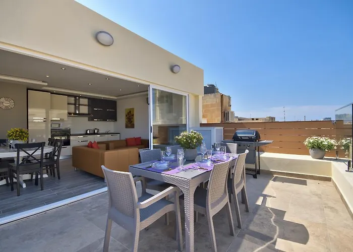 Valletta Luxe 3-Bedroom Duplex Penthouse With Sea View Terrace And Jacuzzi