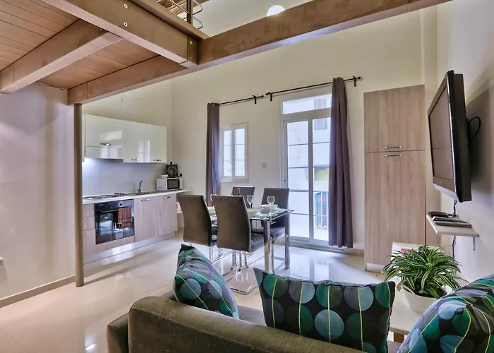 Charming Valletta 1 Bedroom Apartment Off Republic Street Sleeps 4