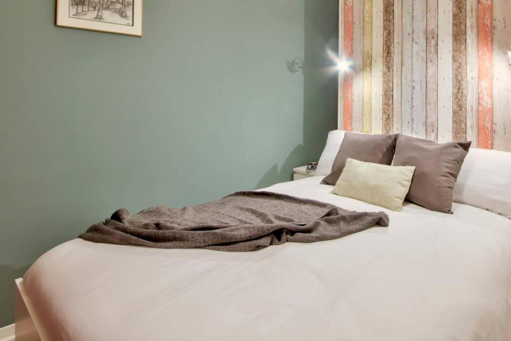 Art House - Retro Bordello Apartment *