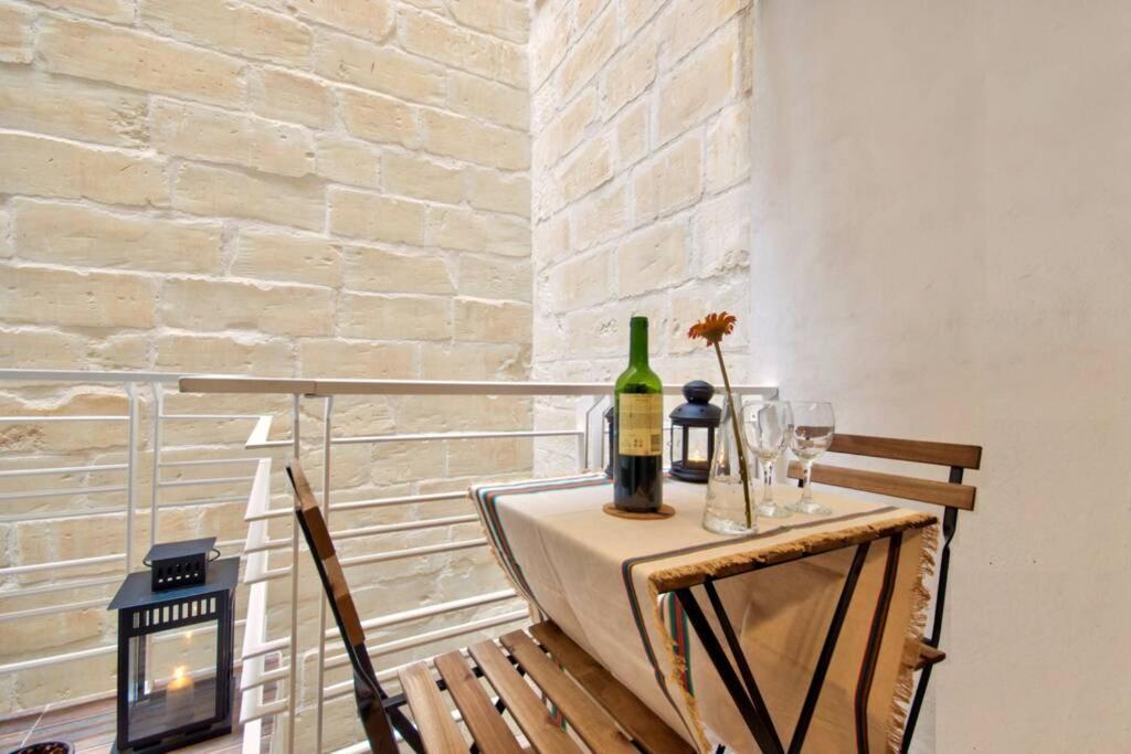 Art House - Retro Bordello Apartment Valletta
