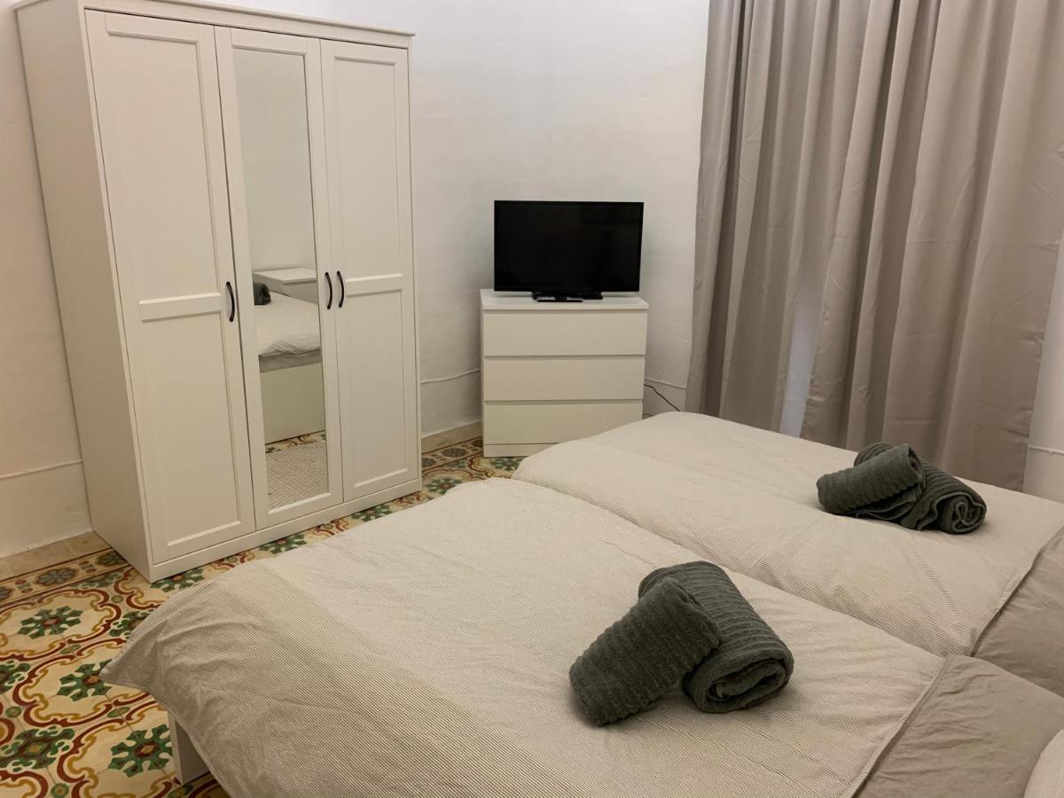 2 Bedroom In The Centre Of * Valeta