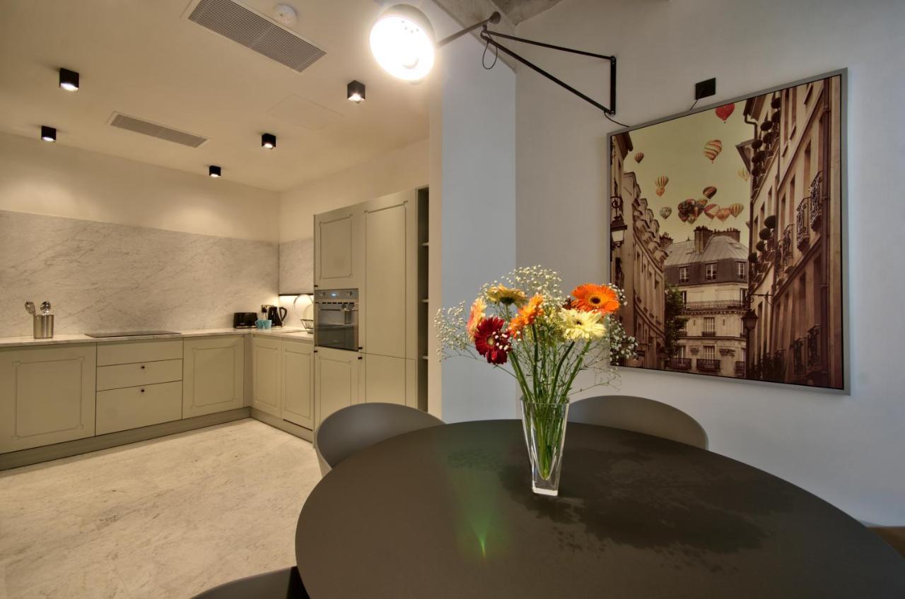 10 Strait Street Apartment