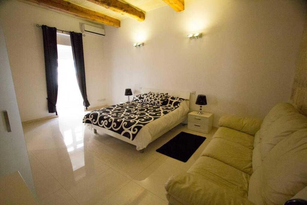 Valletta-central Duplex Maisonette *