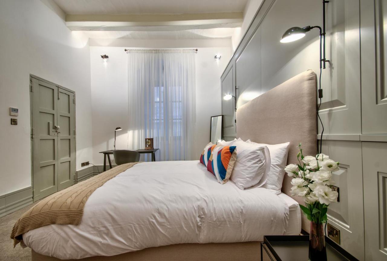 Apartment 10 Strait Street