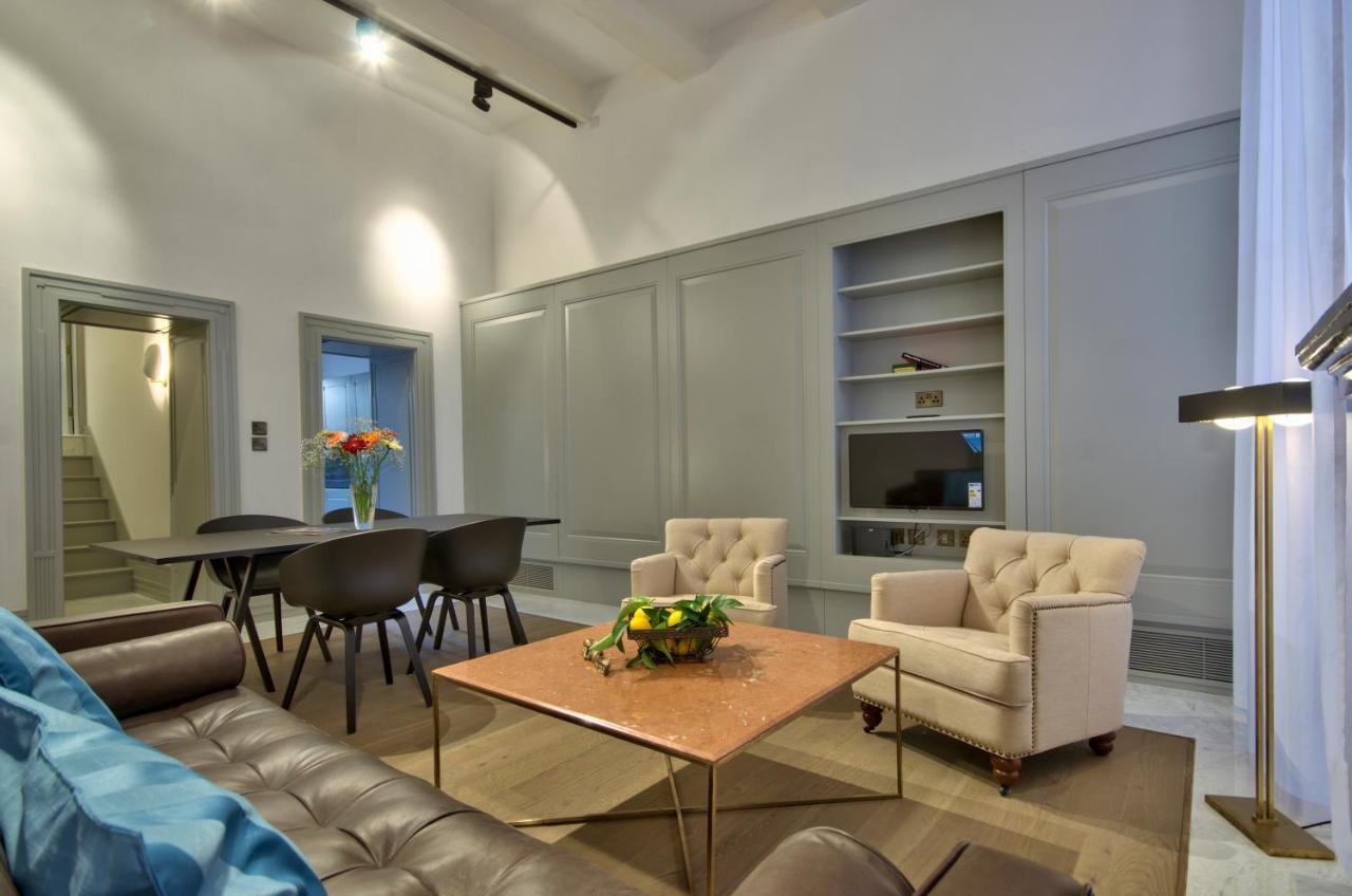 Apartment 10 Strait Street