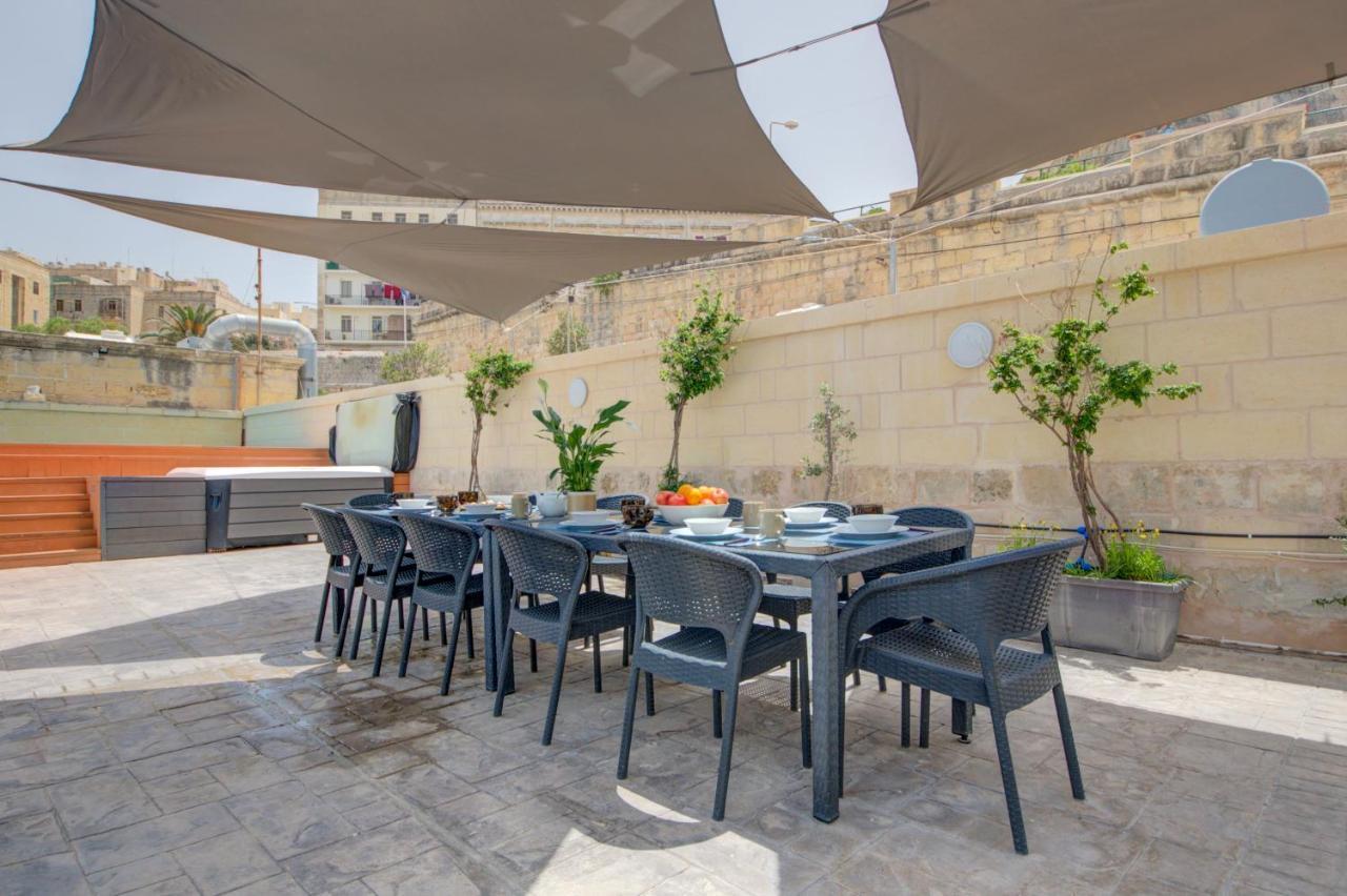 Unique Waterfront House Valletta