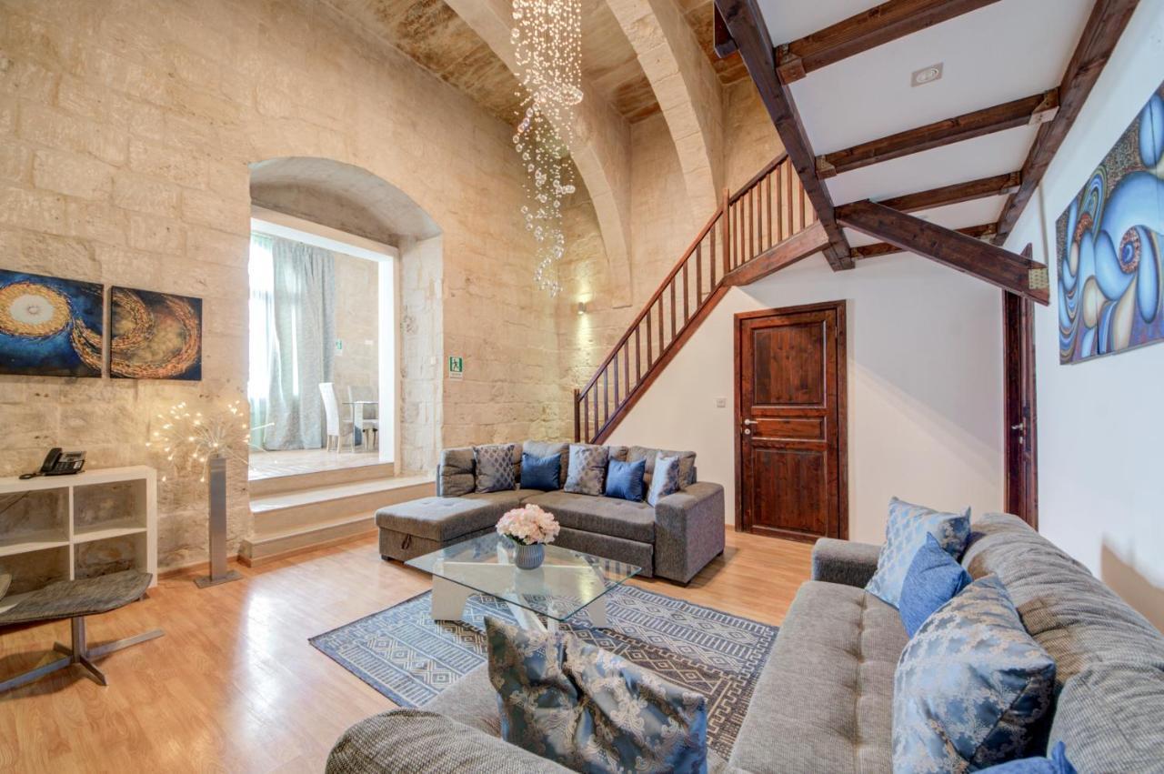 Unique Waterfront House Valletta