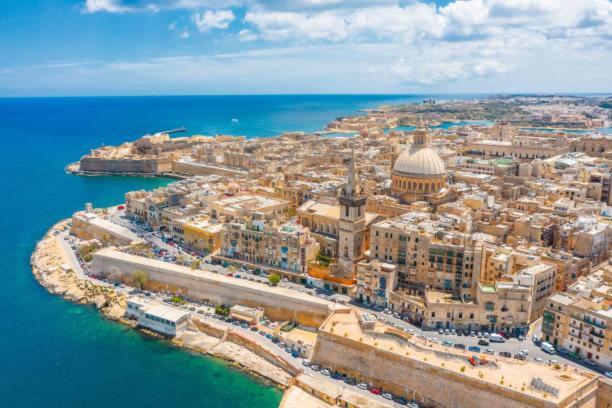 Superbly Located Cosy 2-bedroom Valletta