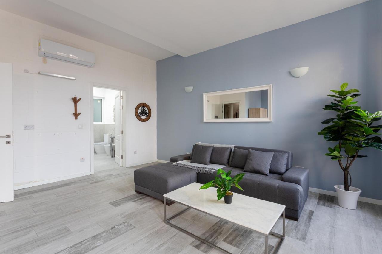 Historic Private Duplex Apartment