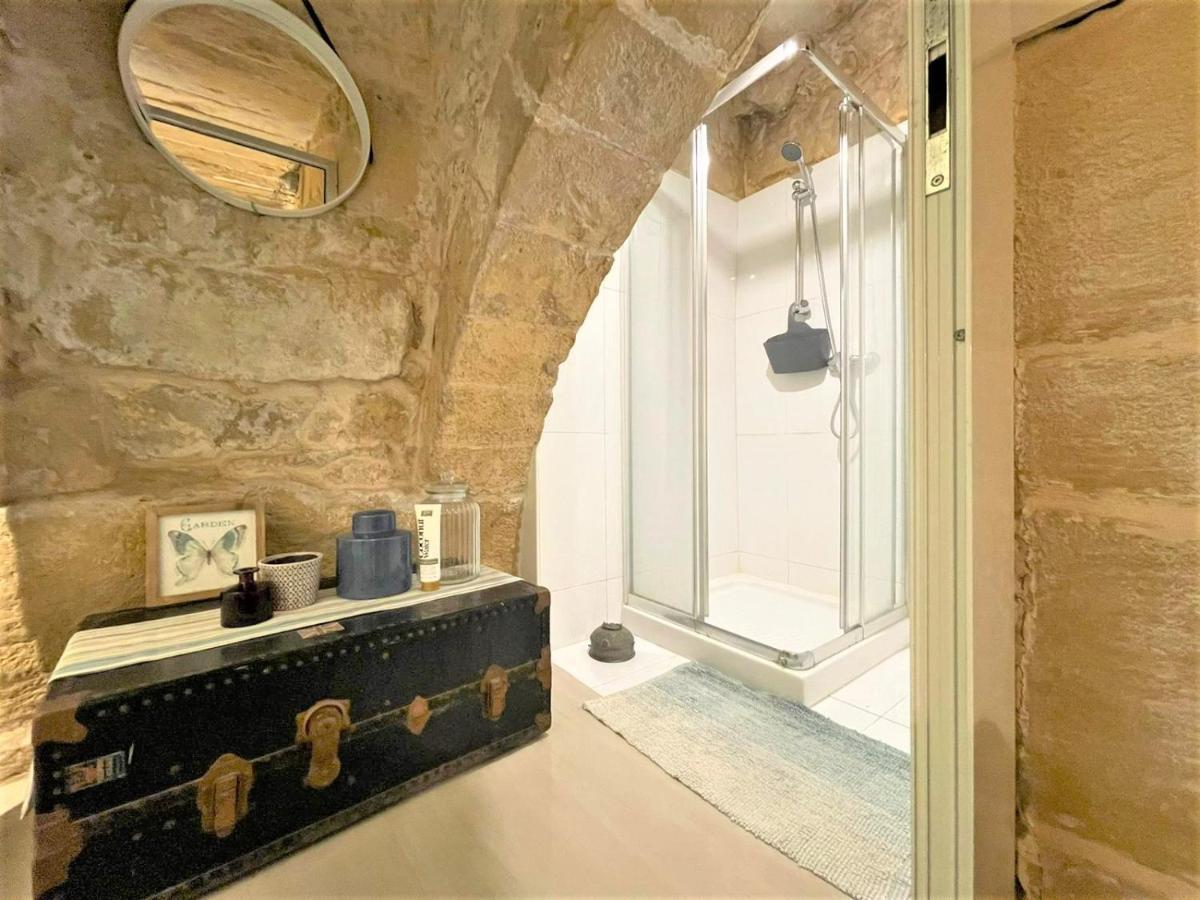 Valletta, Renaissance Building Apartment