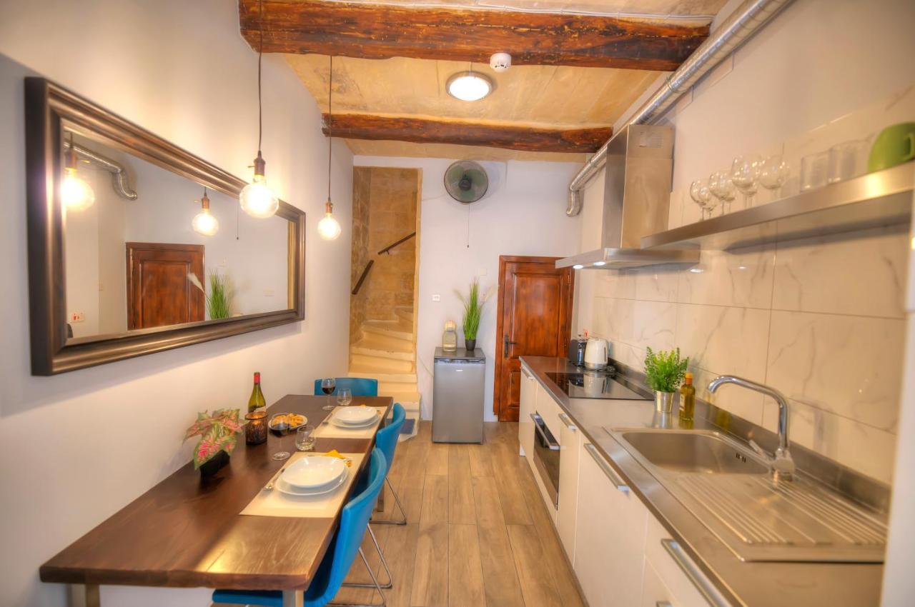 Romantic And Historical Maisonette In The Center Of Mbal1-1 Holiday home *