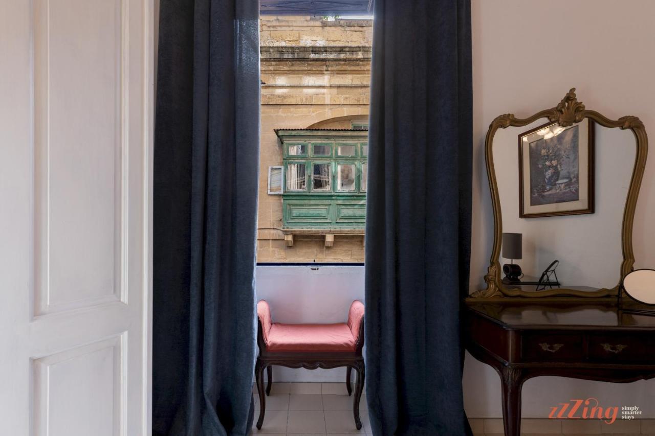 Apartment With Traditional Maltese Balcony In Valletta Valletta