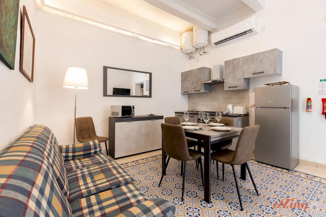 Apartment With Traditional Maltese Balcony In Valletta *