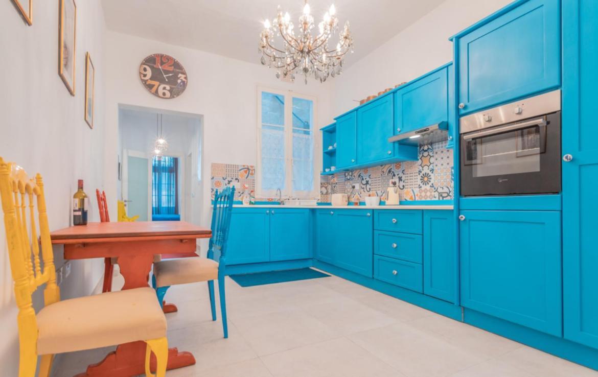 Apartment Blue Waves With Maltese Balcony