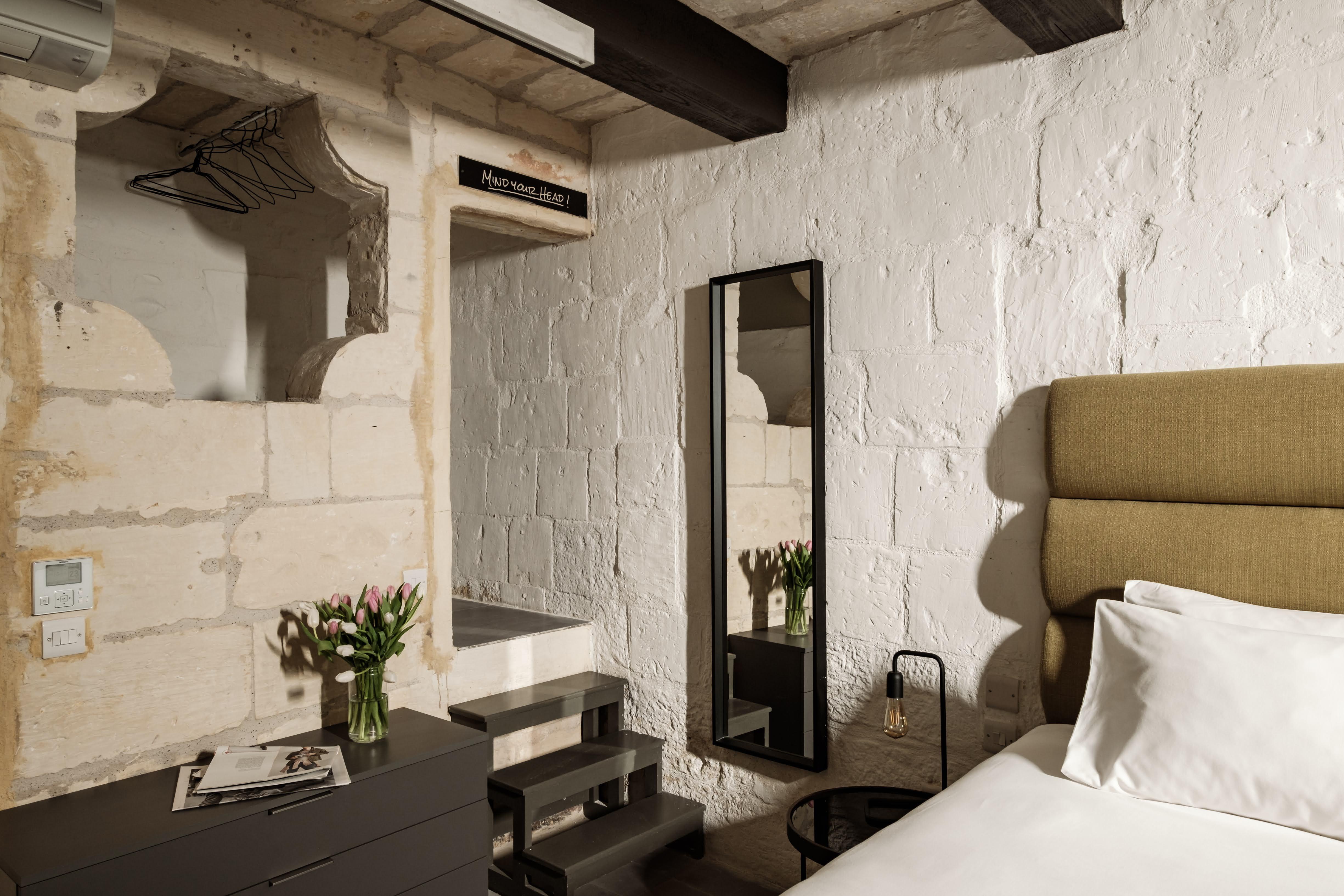 19 Hotel 4*