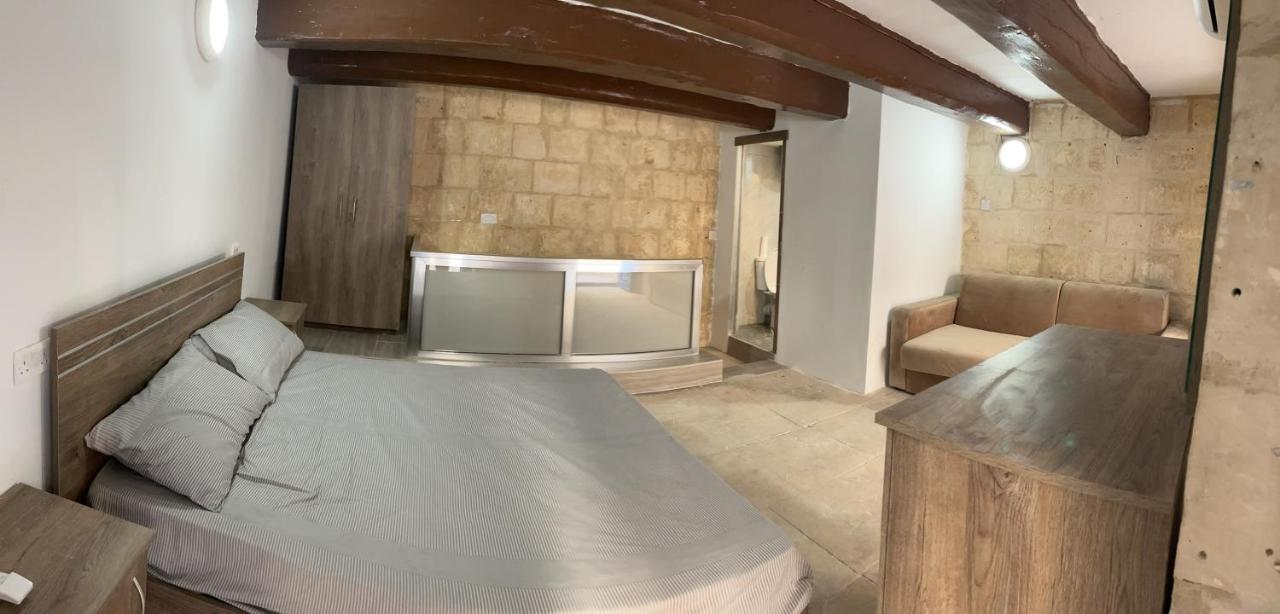 Traditional Townhouse In The Hearth Of * Valletta