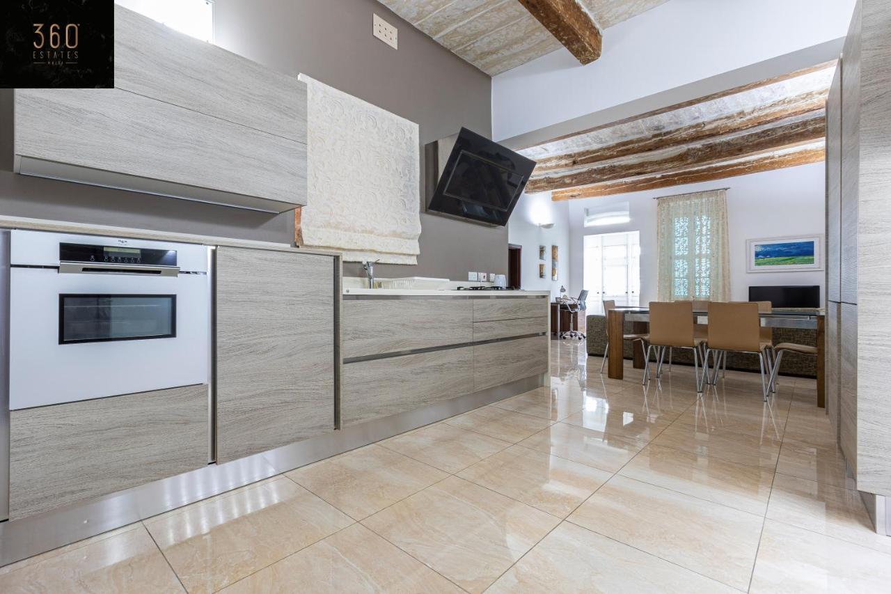 Seafront - Location, Floor With Wifi & Ac By 360 Estates Apartment