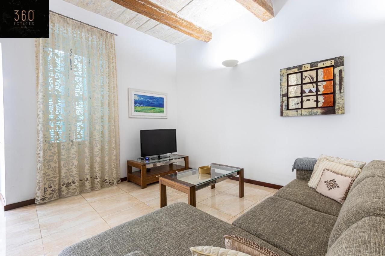 Seafront - Location, Floor With Wifi & Ac By 360 Estates Apartment