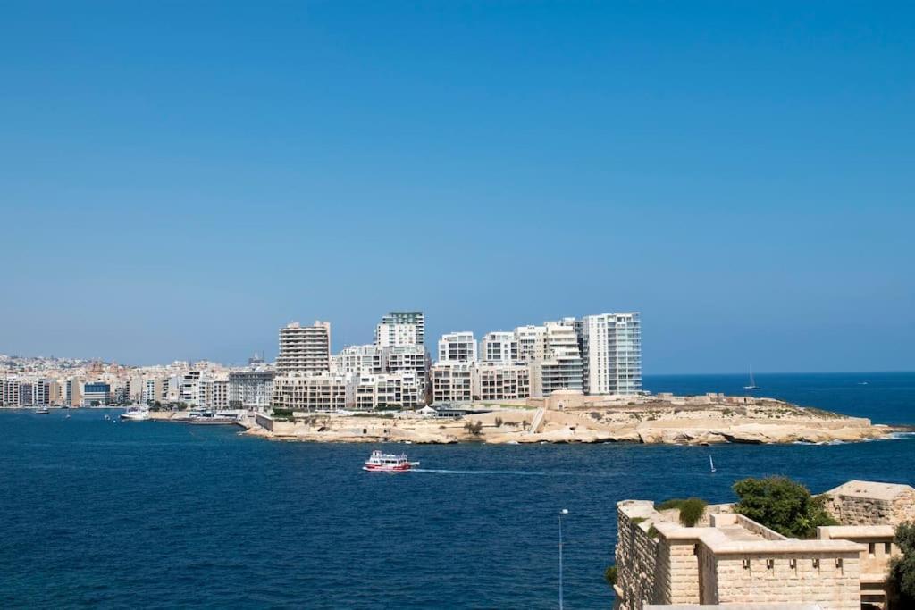 Vallettastay - Harbor View Gem -sea View 2 Bed Valletta