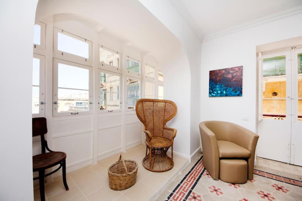 Ag3 - Large, Bright And Stylish Apartment Valletta