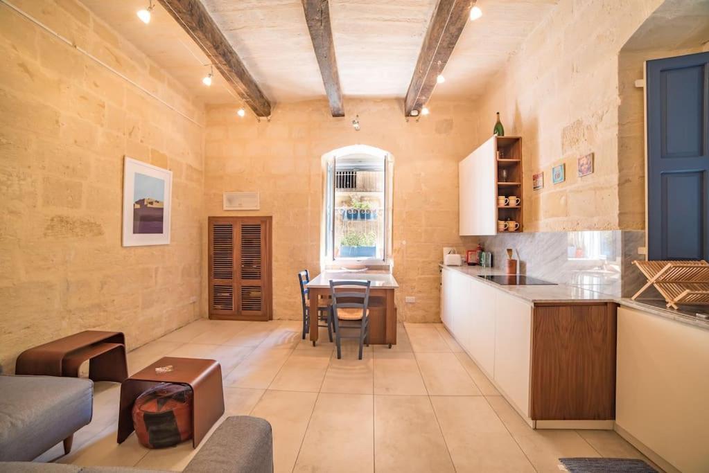 Ta- The Artist Apartment