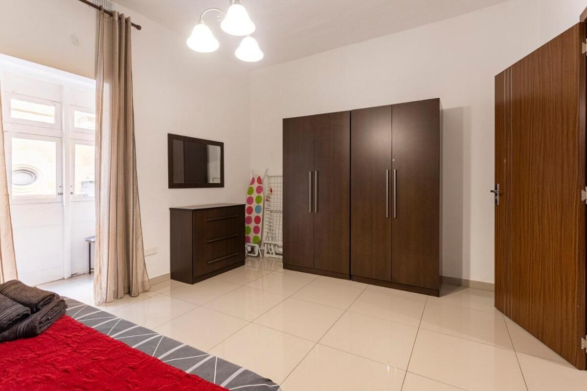 Superbly Located Cosy 2-bedroom Apartment