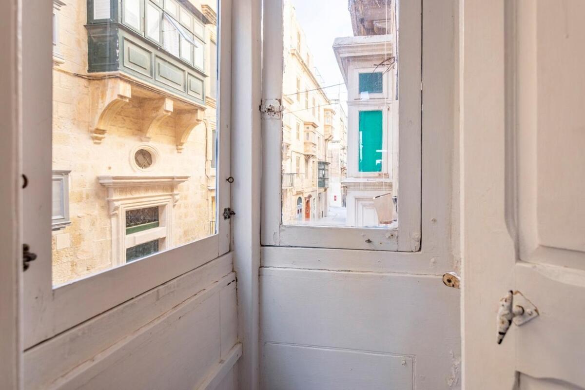 Superbly Located Cosy 2-bedroom