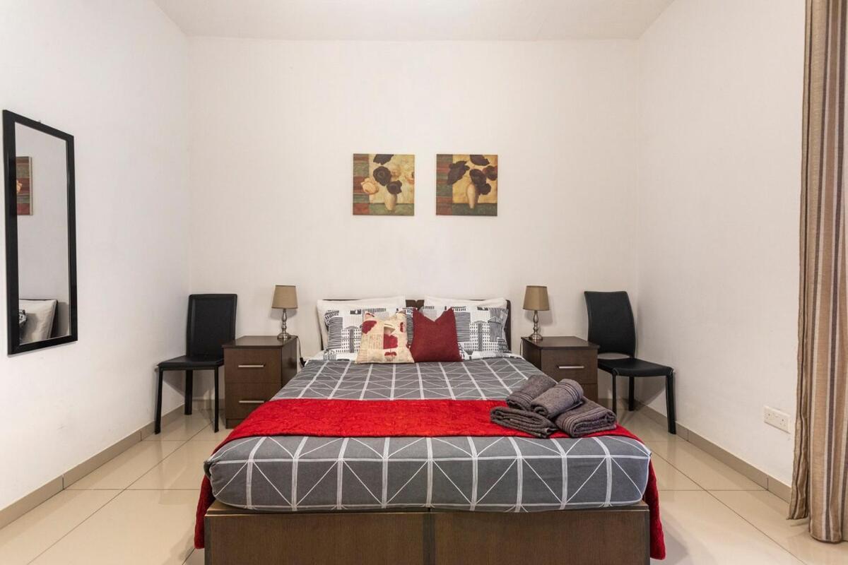 Apartment Superbly Located Cosy 2-bedroom *