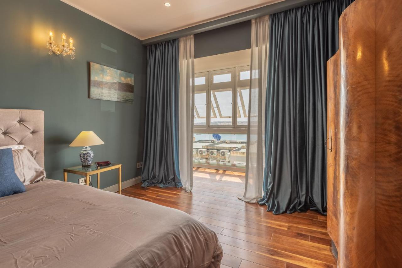 Stylish With Spectacular Views Apartment