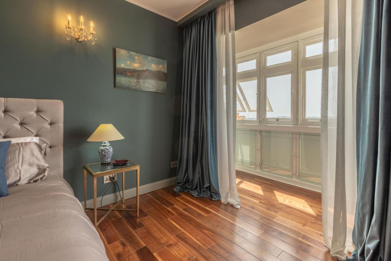 Stylish With Spectacular Views *